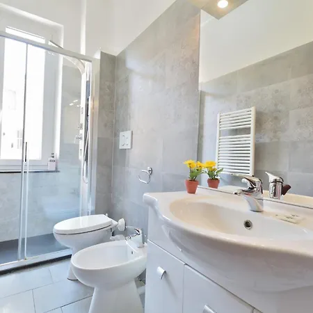 Guesthost - Borgoratti Comfy And Bright Apartment Genua
