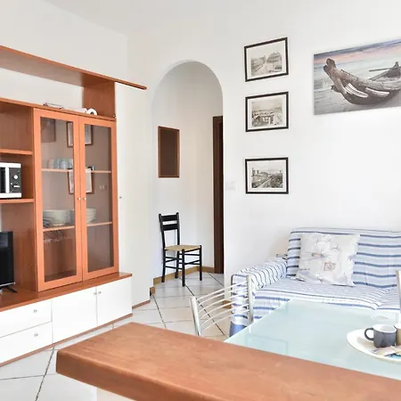 Guesthost - Borgoratti Comfy And Bright Apartment
