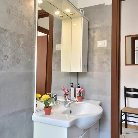 Guesthost - Borgoratti Comfy And Bright Apartment Genua